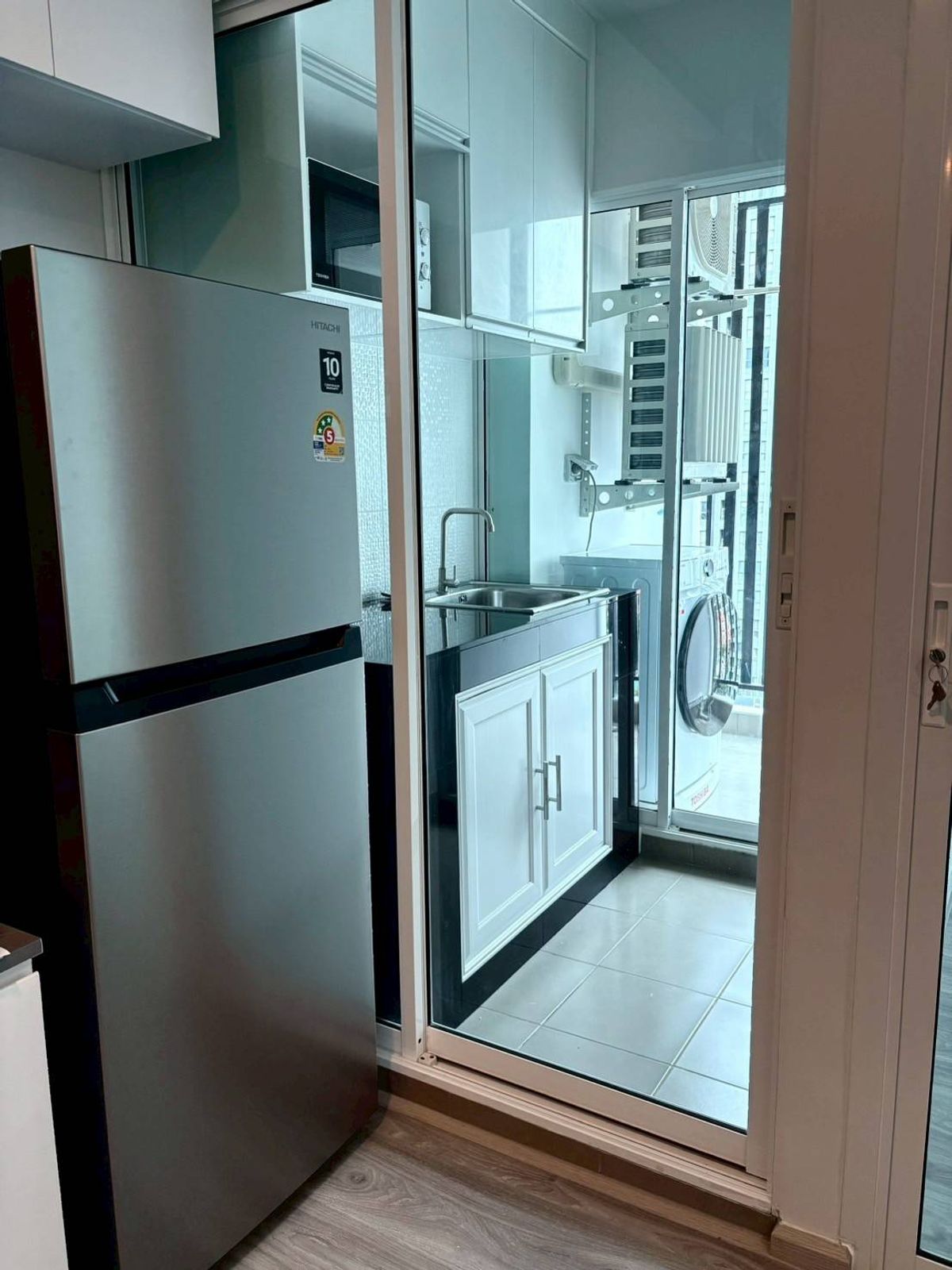 For RentCondoBangna, Bearing, Lasalle : Rent Condo Regent Home Bangna, Building A, Floor 15, Luxury Building, The whole view room is very beautiful. Rental price 10,500 baht.