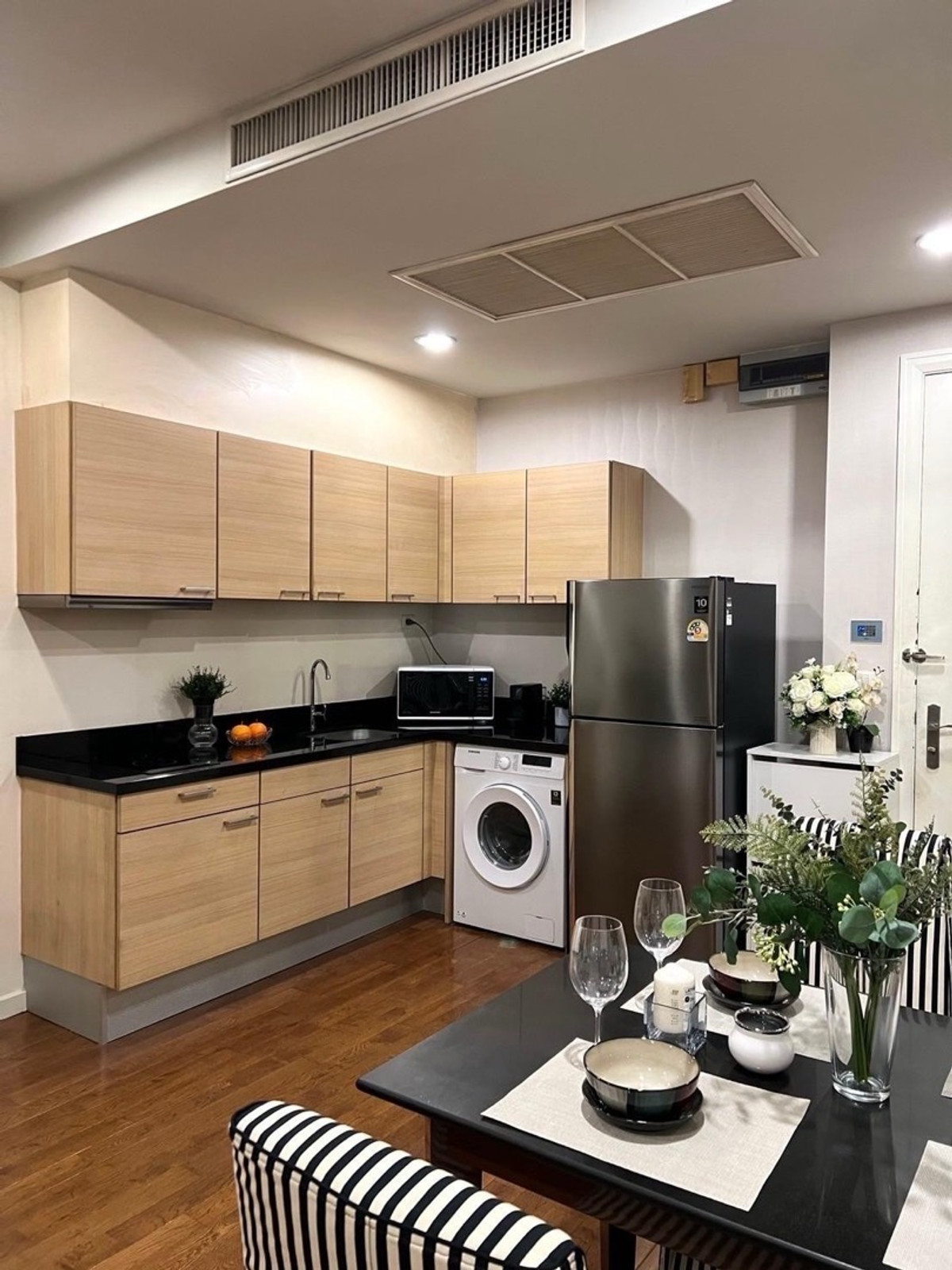 ขายคอนโดวิทยุ ชิดลม หลังสวน : 📌ขายด่วน!!! คอนโด The Address Chidlom 1 ห้องนอน 1 ห้องน้ำ 57 ตร.ม. ราคา 7.5 ลบ. ห้องสวย สภาพห้องดีมาก ขายราคาต่ำกว่าตลาด! ใจกลางชิดลม ทำเลสุดคุ้ม Call : 088-753-2858 ปราย