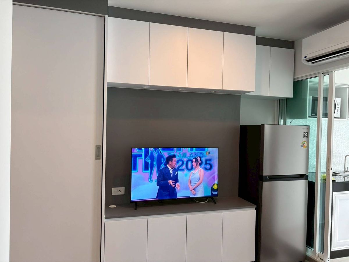 For RentCondoBangna, Bearing, Lasalle : Rent Condo Regent Home Bangna, Building A, Floor 15, Luxury Building, The whole view room is very beautiful. Rental price 10,500 baht.