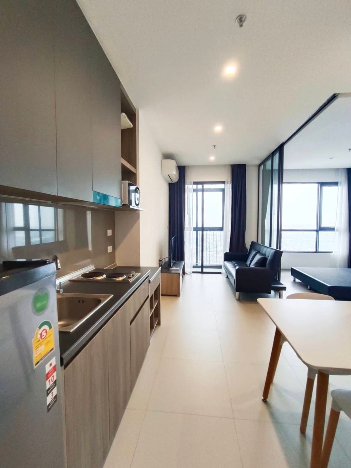 For RentCondoNonthaburi, Bang Yai, Bangbuathong : Luxury Condo Rattanathibet 35 sq.m., view of the city near Sai Ma Station