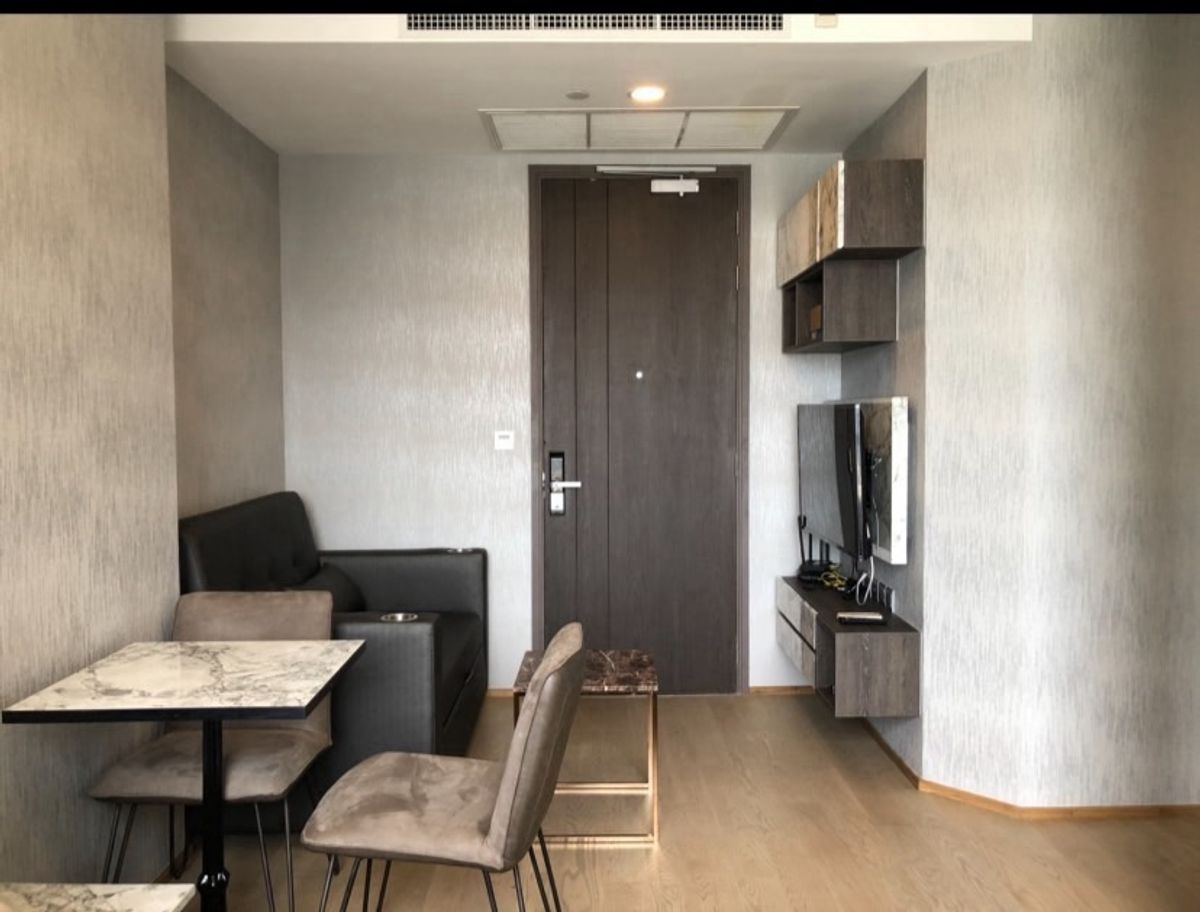 ให้เช่าคอนโดสยาม จุฬา สามย่าน : 📍For Rent!! Ashton Chula - Silom💥Best Deal in This Room Size!! Only 22,000฿ / month 💥(This is the lowest price for this layout!)🛋 Studio | 25 sq.m. | Great Floor & View📞 Contact: Aomam (Agent) Tel / Line ID: 095-587-1692 WhatsApp: +66 95 587 1692