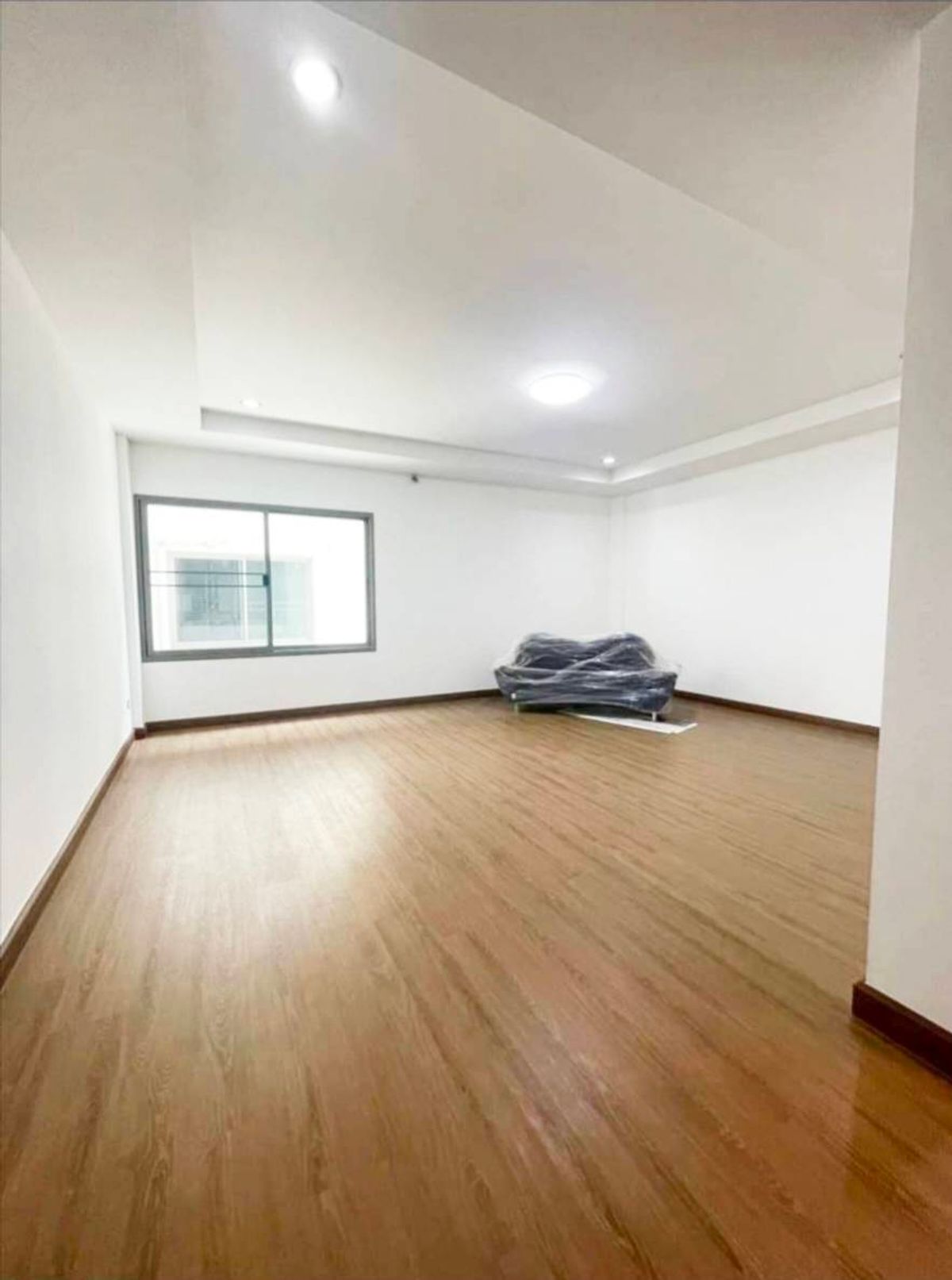 For RentHome OfficeChaengwatana, Muangthong : Rental of Townhom Phatthara Motown 3, 4 bedrooms, 3 bathrooms, near Central Chaengwattana