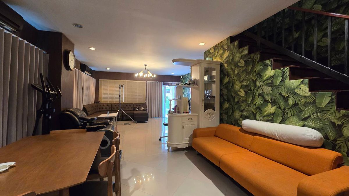 ขายทาวน์โฮมลาดกระบัง สุวรรณภูมิ : หมู่บ้านสิตานัน สุวรรณภูมิ ทาวน์โฮม 3 ชั้น หลังมุม  จำนวนชั้น 3 ชั้น  ขนาด 47.6 ตารางวา