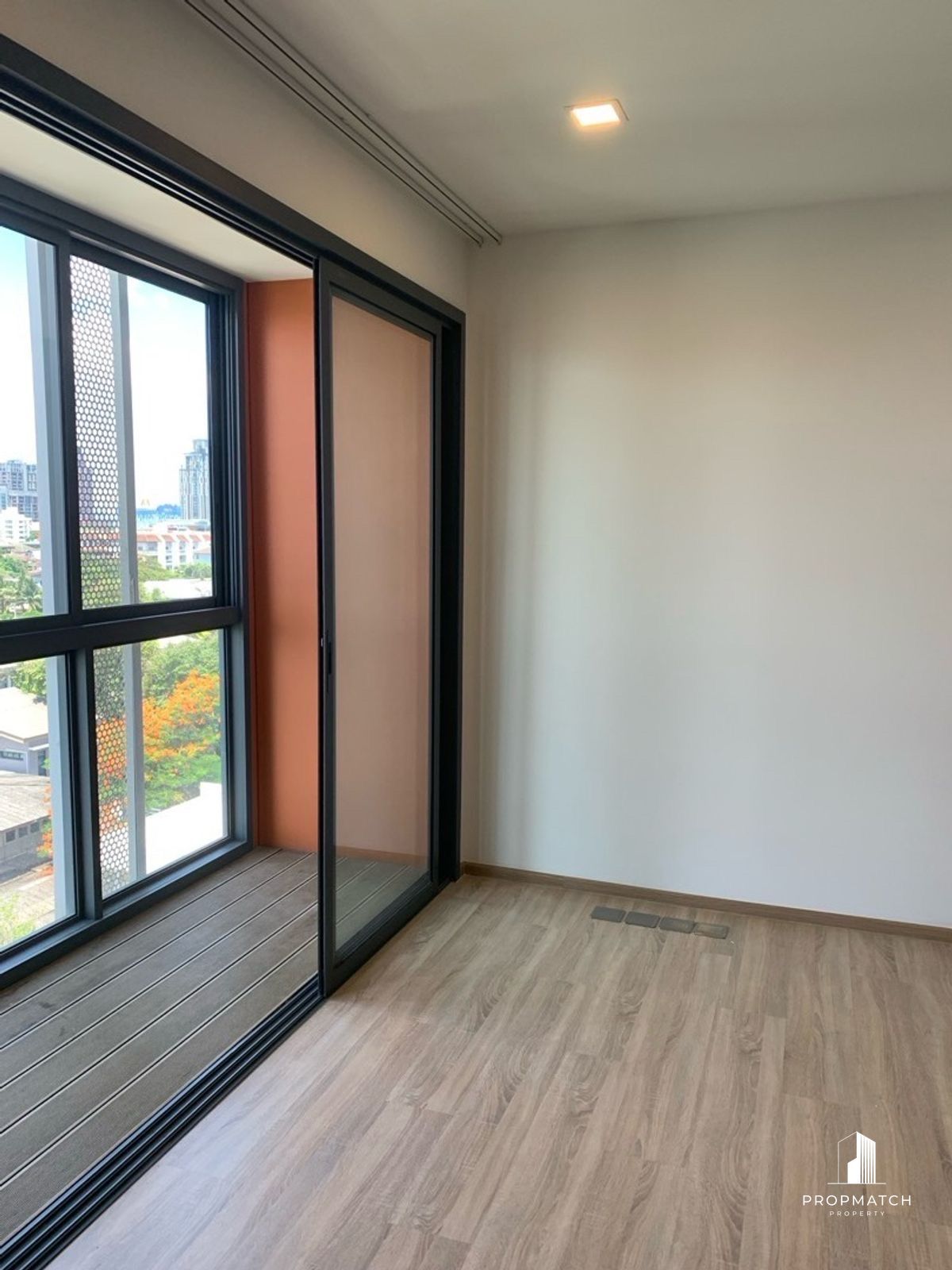 For SaleCondoSukhumvit, Asoke, Thonglor : ✨Flash Deal ✨Taka Hauus Ekkamai 12 (1Bed 1Bath 41.54SQM) Ready! Only 6,900,000 baht Tel.0981315848 @propmatch
