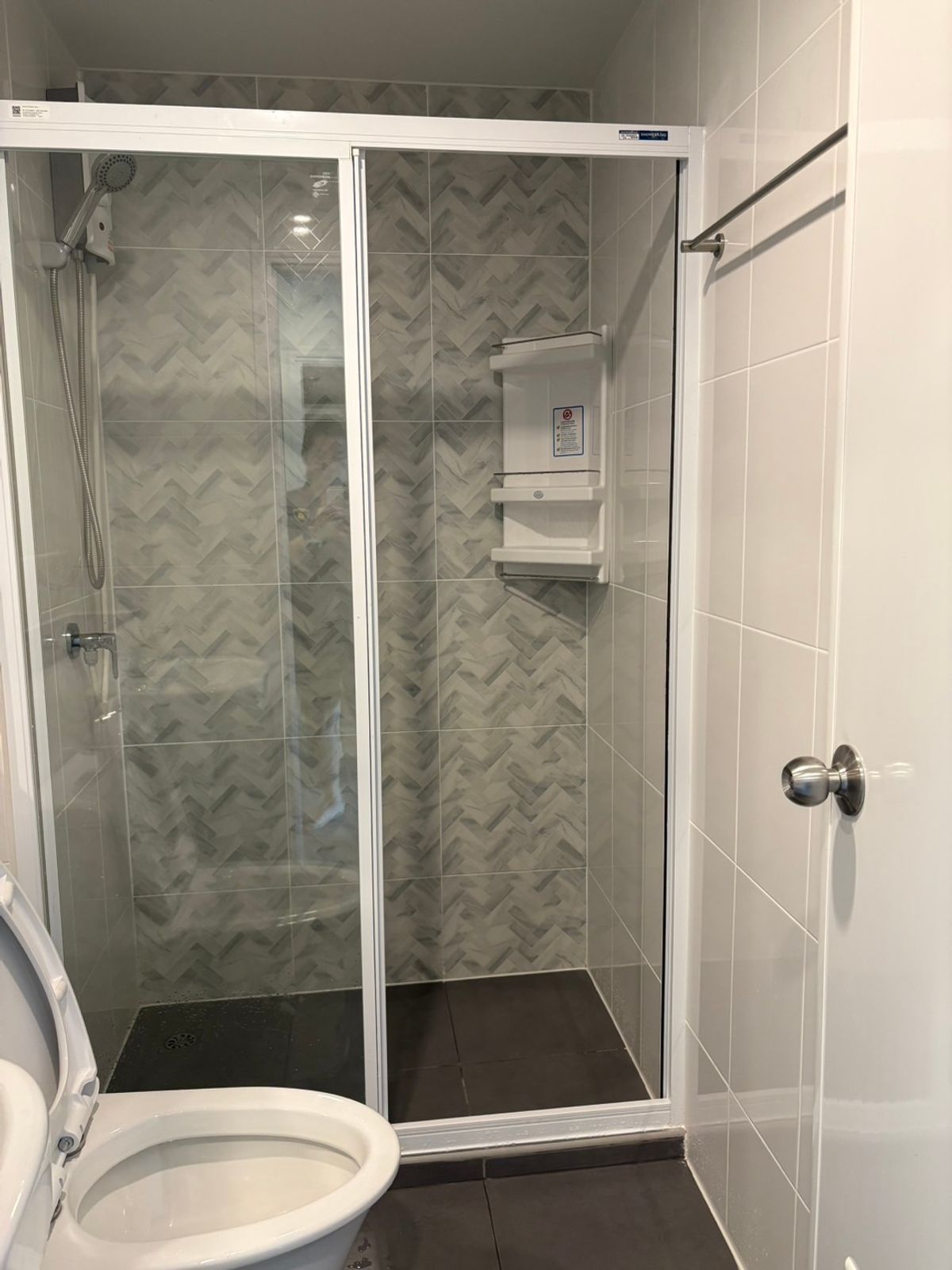 For RentCondoBangna, Bearing, Lasalle : Rent Condo Regent Home Bangna, Building A, Floor 15, Luxury Building, The whole view room is very beautiful. Rental price 10,500 baht.