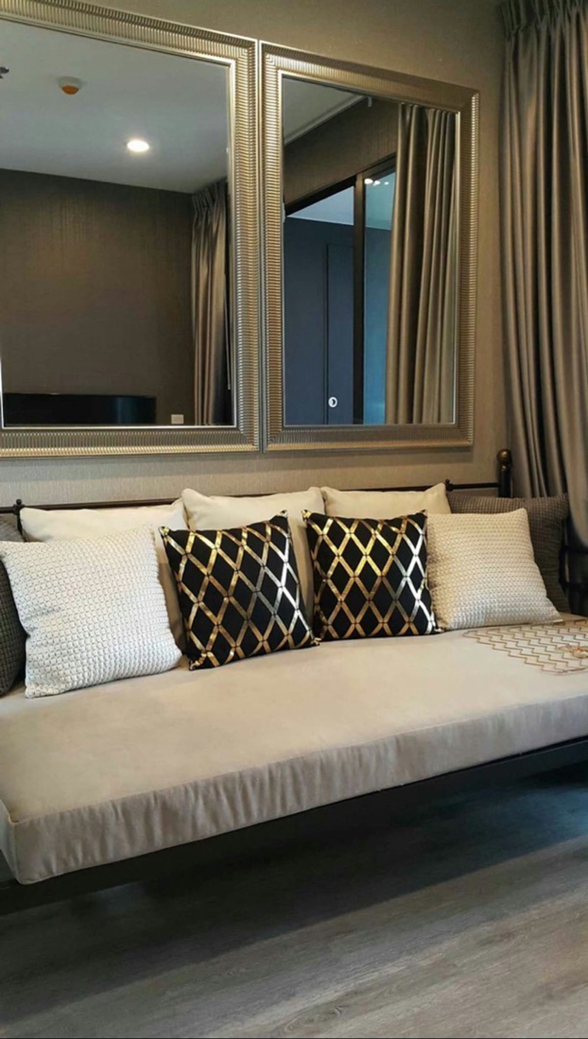 ให้เช่าคอนโดพระราม 9 เพชรบุรีตัดใหม่ RCA : ✨🔥Mobi Asoke เฟอร์ครบ พร้อมอยู่🔥✨