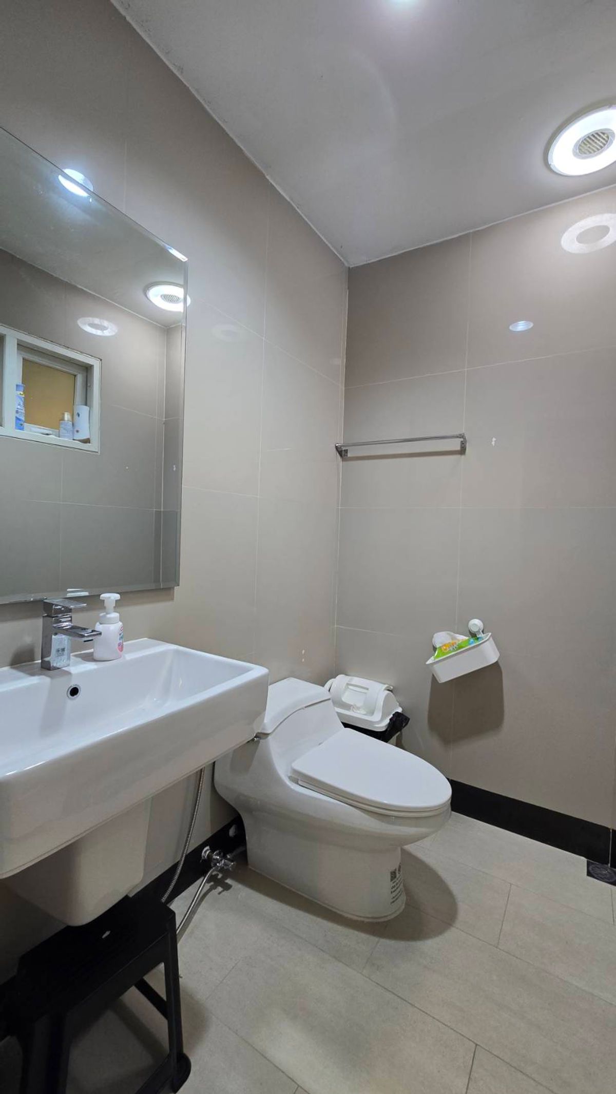 ขายทาวน์โฮมลาดกระบัง สุวรรณภูมิ : หมู่บ้านสิตานัน สุวรรณภูมิ ทาวน์โฮม 3 ชั้น หลังมุม  จำนวนชั้น 3 ชั้น  ขนาด 47.6 ตารางวา