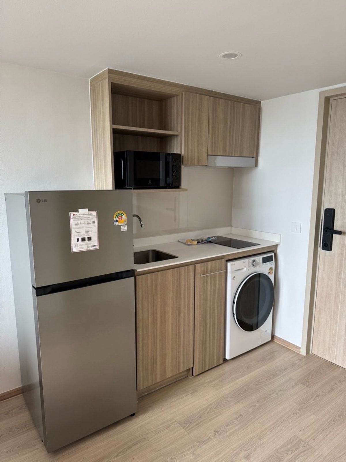 ให้เช่าคอนโดคลองเตย กล้วยน้ำไท : ให้เช่าห้อง Vertiplex 2 ชั้น @ Life Rama 4 - Asoke ชั้น 33 | วิวบางกระเจ้า | เฟอร์ครบ | เพดานสูง โล่ง โปร่ง 2 ห้องนอน 1 ห้องน้ำ ขนาด 52 ตร.ม. | Duplex เพดานสูง