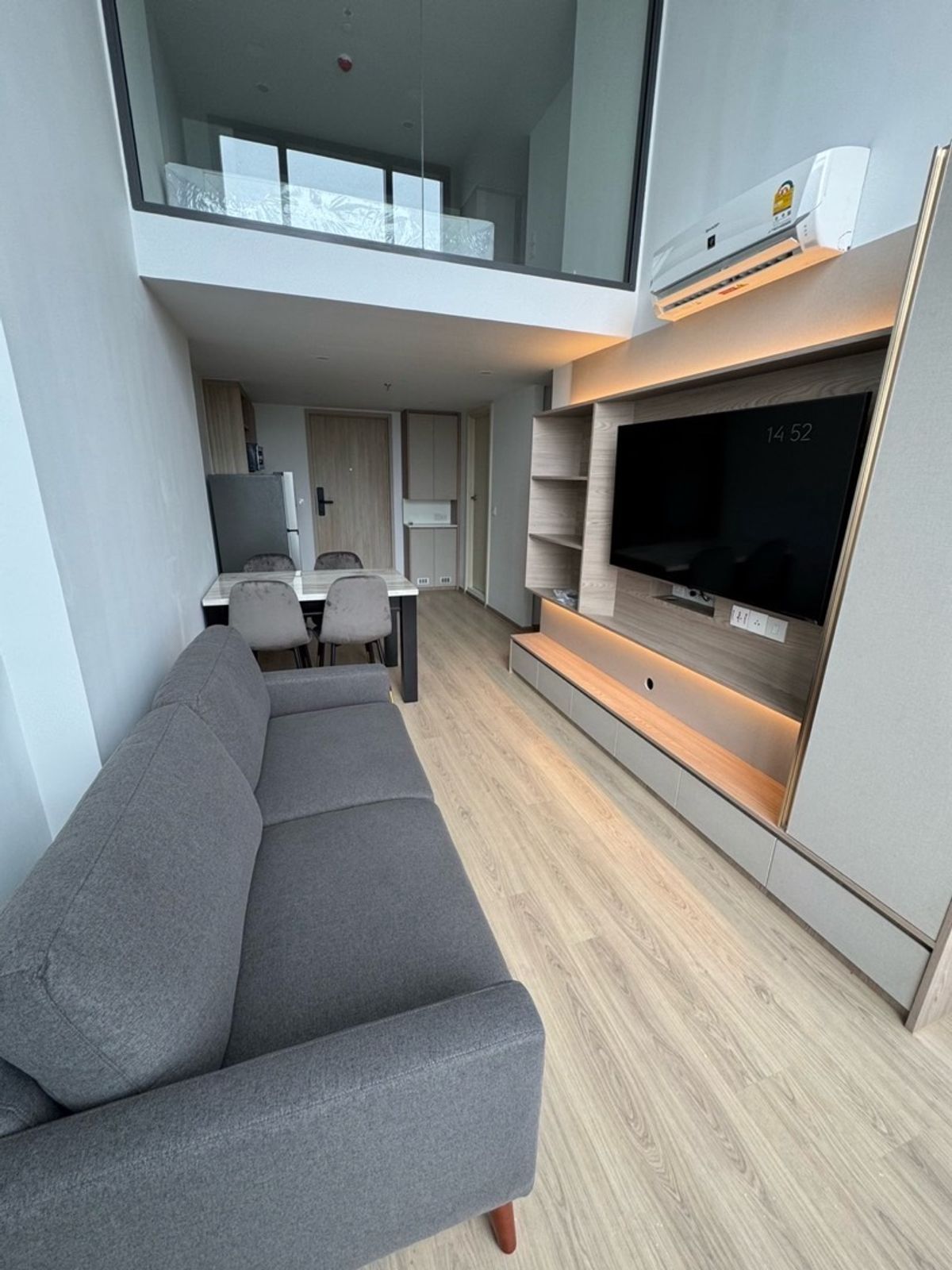 ให้เช่าคอนโดคลองเตย กล้วยน้ำไท : ให้เช่าห้อง Vertiplex 2 ชั้น @ Life Rama 4 - Asoke ชั้น 33 | วิวบางกระเจ้า | เฟอร์ครบ | เพดานสูง โล่ง โปร่ง 2 ห้องนอน 1 ห้องน้ำ ขนาด 52 ตร.ม. | Duplex เพดานสูง