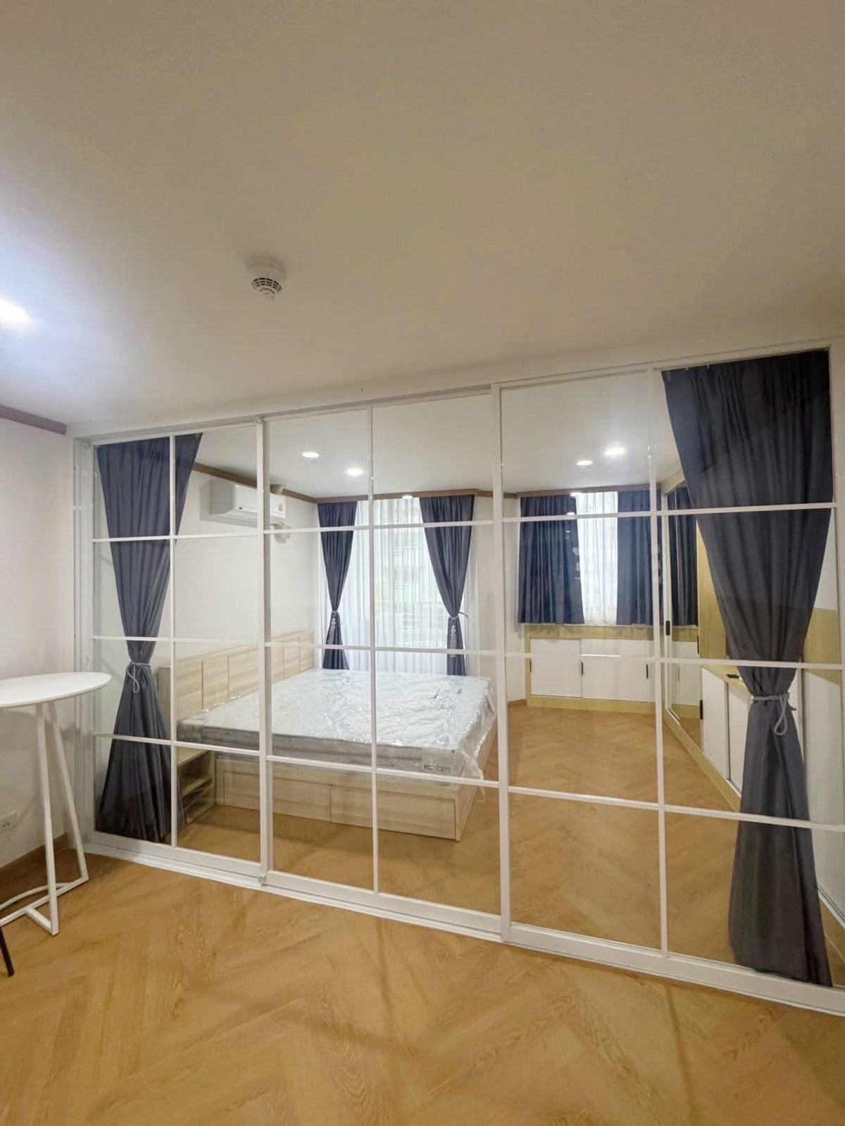 ให้เช่าคอนโดสุขุมวิท อโศก ทองหล่อ : ★ Supalai place Sukhumvit 39 ★ 50 ตรม.,ชั้น 8 (1 ห้องนอน 1 ห้องน้ำ), ★ใกล้ BTS พร้อมพงษ์ ★ใกล้ Park Lane เอกมัย , รร.นานาชาติ Bangkok Prep, รร.นานาชาติเอกมัย★ สิ่งอำนวยความสะดวกมากมาย★ เครื่องใช้ไฟฟ้าครบครัน★ 