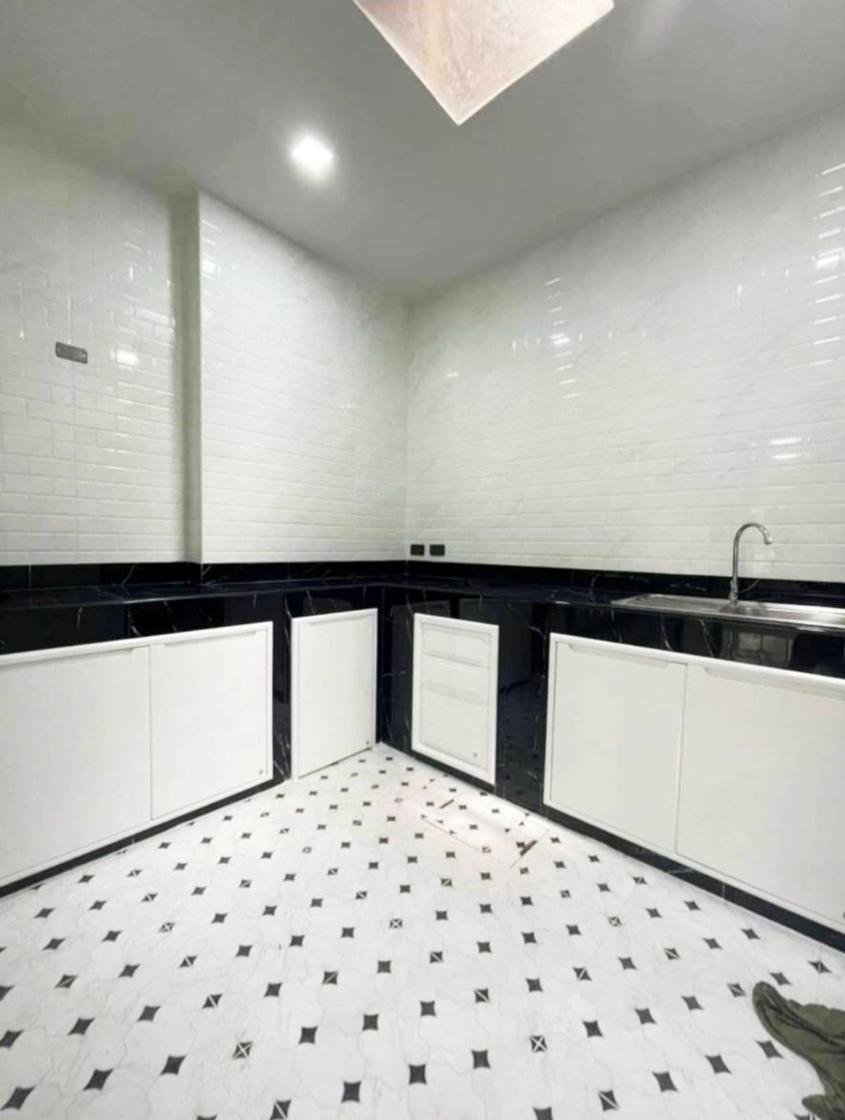 For RentHome OfficeChaengwatana, Muangthong : Rental of Townhom Phatthara Motown 3, 4 bedrooms, 3 bathrooms, near Central Chaengwattana