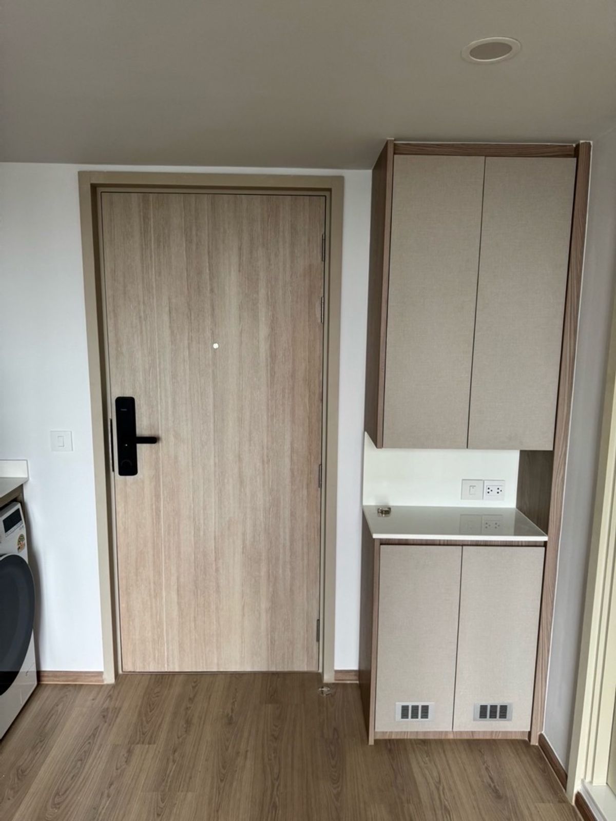 ให้เช่าคอนโดคลองเตย กล้วยน้ำไท : ให้เช่าห้อง Vertiplex 2 ชั้น @ Life Rama 4 - Asoke ชั้น 33 | วิวบางกระเจ้า | เฟอร์ครบ | เพดานสูง โล่ง โปร่ง 2 ห้องนอน 1 ห้องน้ำ ขนาด 52 ตร.ม. | Duplex เพดานสูง