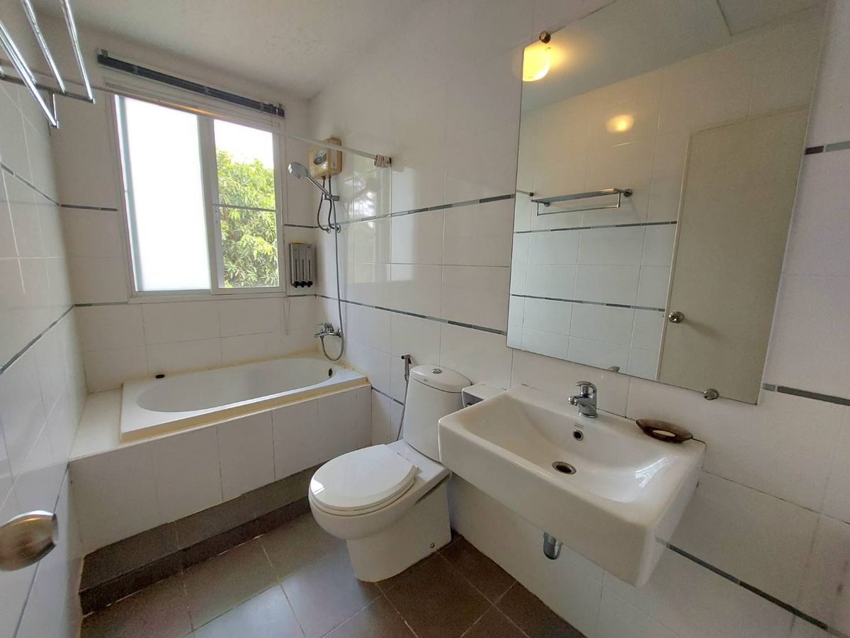 ขายบ้านศรีราชา แหลมฉบัง บ้านบึง : บ้านเดี่ยว ศรีราชา ทำเลดี สังคมคุณภาพ ขนาด66.2 ตรว หลังมุม ราคาต่ำกว่าตลาด 30%  ซื้ออยู่เองหรือปล่อยเช่าก็คุ้ม ใกล้เจพาร์ค