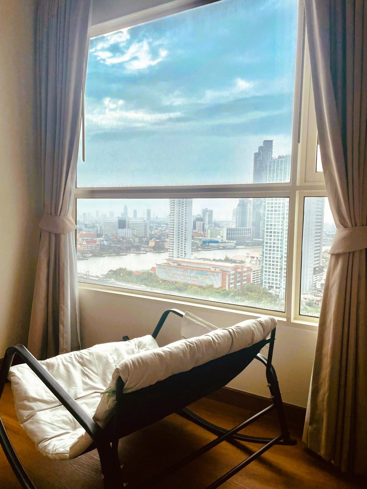 ขายคอนโดวงเวียนใหญ่ เจริญนคร : The Lighthouse Condo beautiful river/city views, for sale 4.75mb (nego)