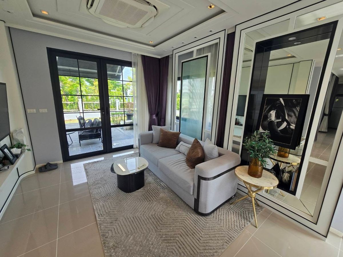 ให้เช่าบ้านสมุทรปราการ สำโรง : 😊🏡 เช่าบ้าน Grand Pleno สุขุมวิท-บางนา ตกแต่ง Classic Luxury พื้นที่ใช้สอยกว้างขวาง ใกล้Mega บางนาเพียง 600 เมตร