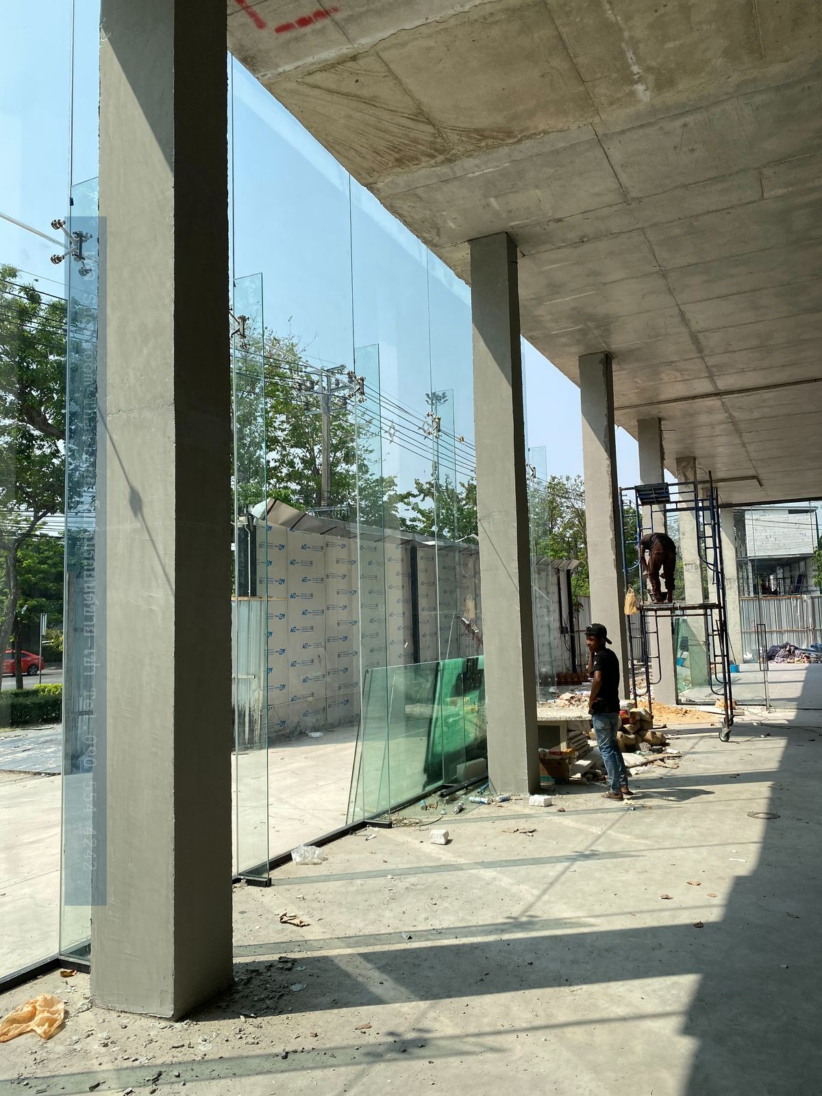 ให้เช่าโชว์รูมเลียบทางด่วนรามอินทรา : Showroom For rent : ให้เช่าโชว์รูมรถยนต์ ติดถนนเลียบทางด่วนเอกมัย-รามอินทรา