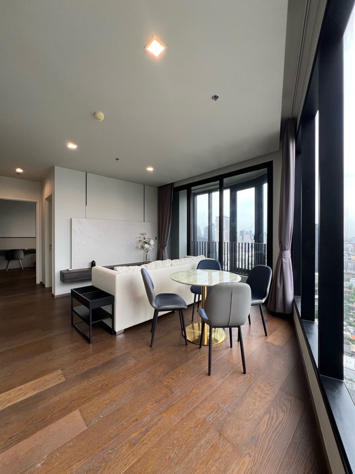 For RentCondoSukhumvit, Asoke, Thonglor : Rent 2 bedrooms, the most beautiful view, size 64 sqm. The highest decoration is the best in the Ideo Q Sukhumvit 36 building.