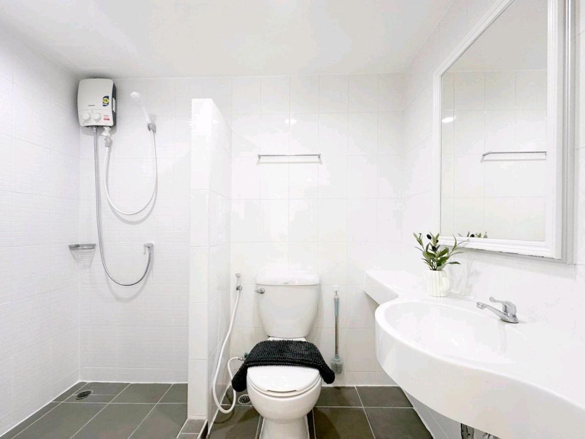 For SaleCondoKaset Nawamin,Ladplakao : 🌟 Lumpini Ram Inthra-Lat Pla Khao 🌟 Do you like it? Going to MRT is the only one.