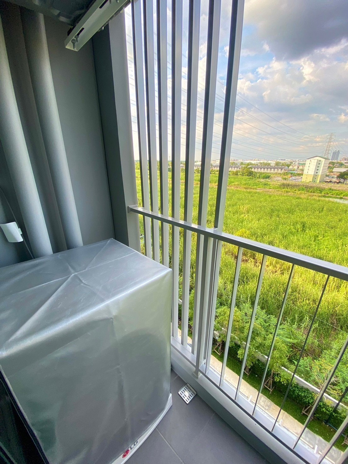 For RentCondoPathum Thani,Rangsit, Thammasat : 📌 Kave Town Island | Water park condo next to university. Bangkok