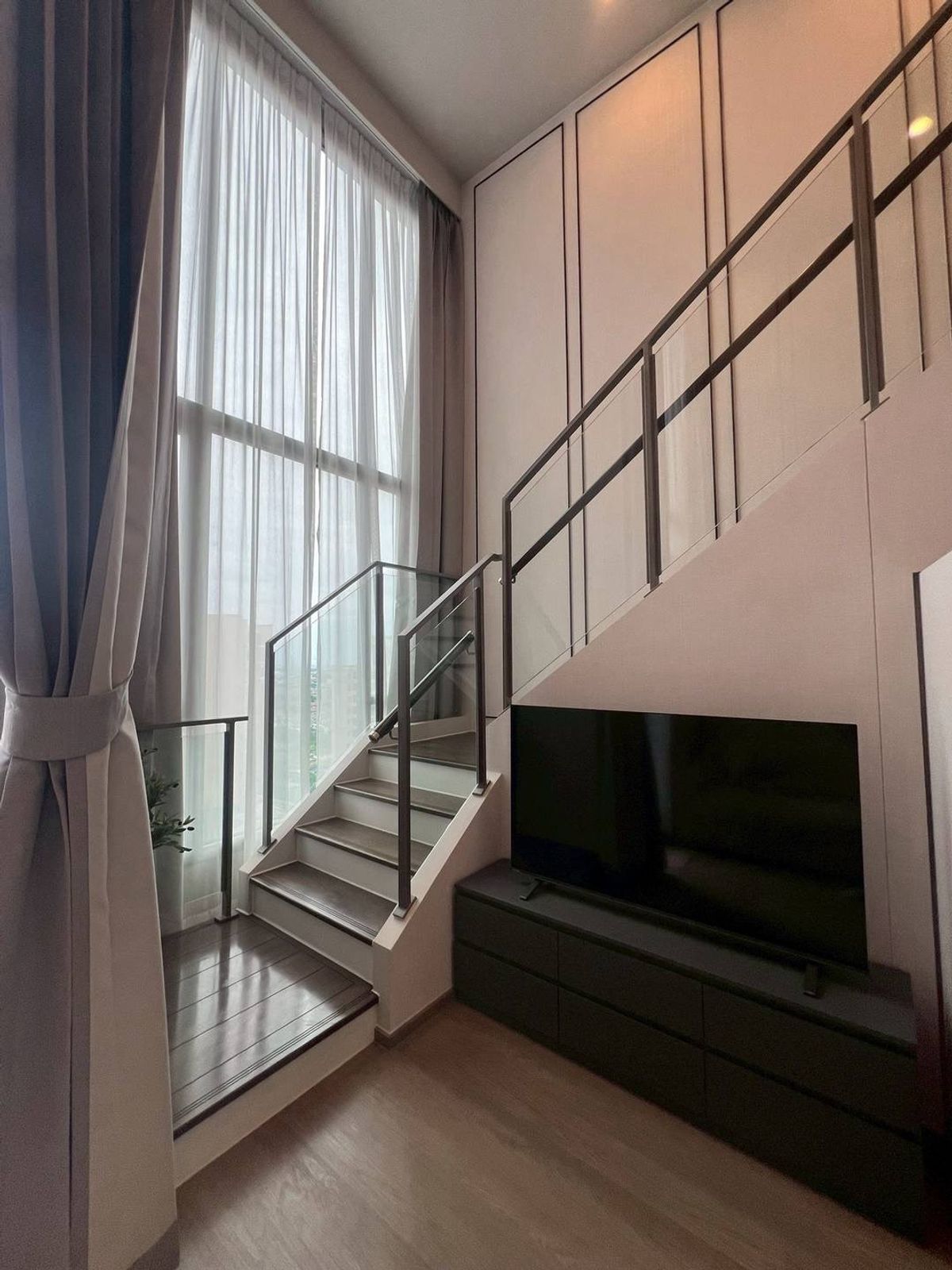 ให้เช่าคอนโดบางนา แบริ่ง ลาซาล :  Whizdom The Forestias Loft style room 46.28 sq.m. 38,000 baht per month