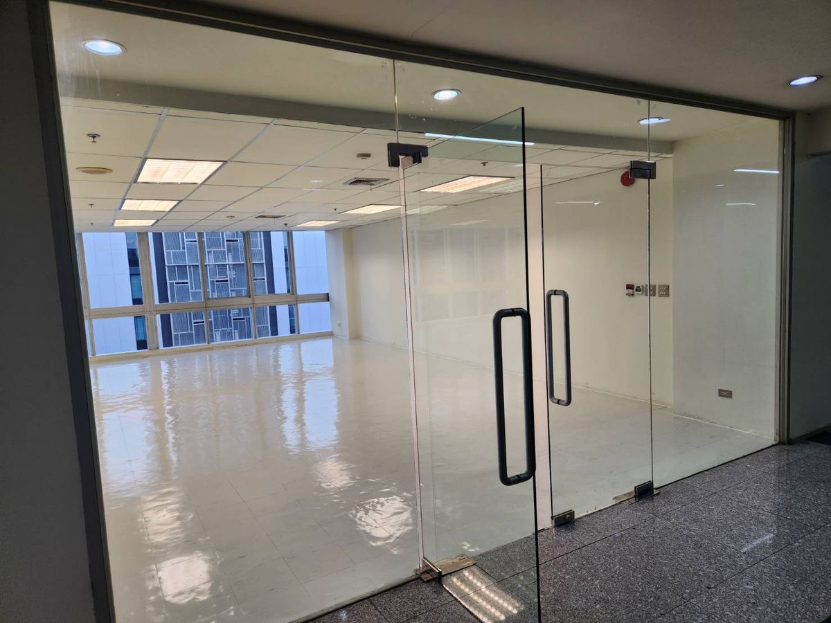 For RentOfficeSukhumvit, Asoke, Thonglor :  Office next to the main road, Soi Thonglor, for rent!!!