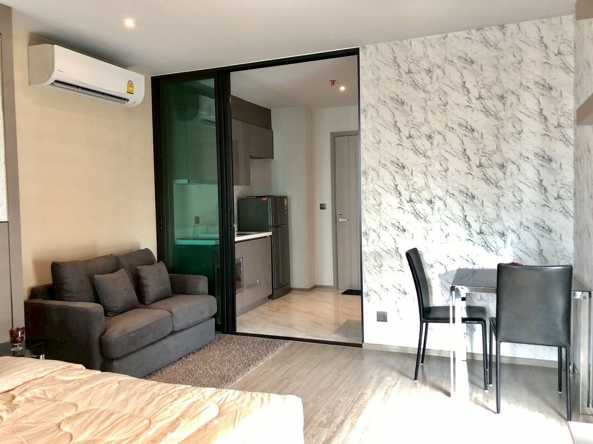 For RentCondoSukhumvit, Asoke, Thonglor : (For Rent) Corner Unit - Studio 30 Sqm. - Fully furnished READY TO MOVE IN