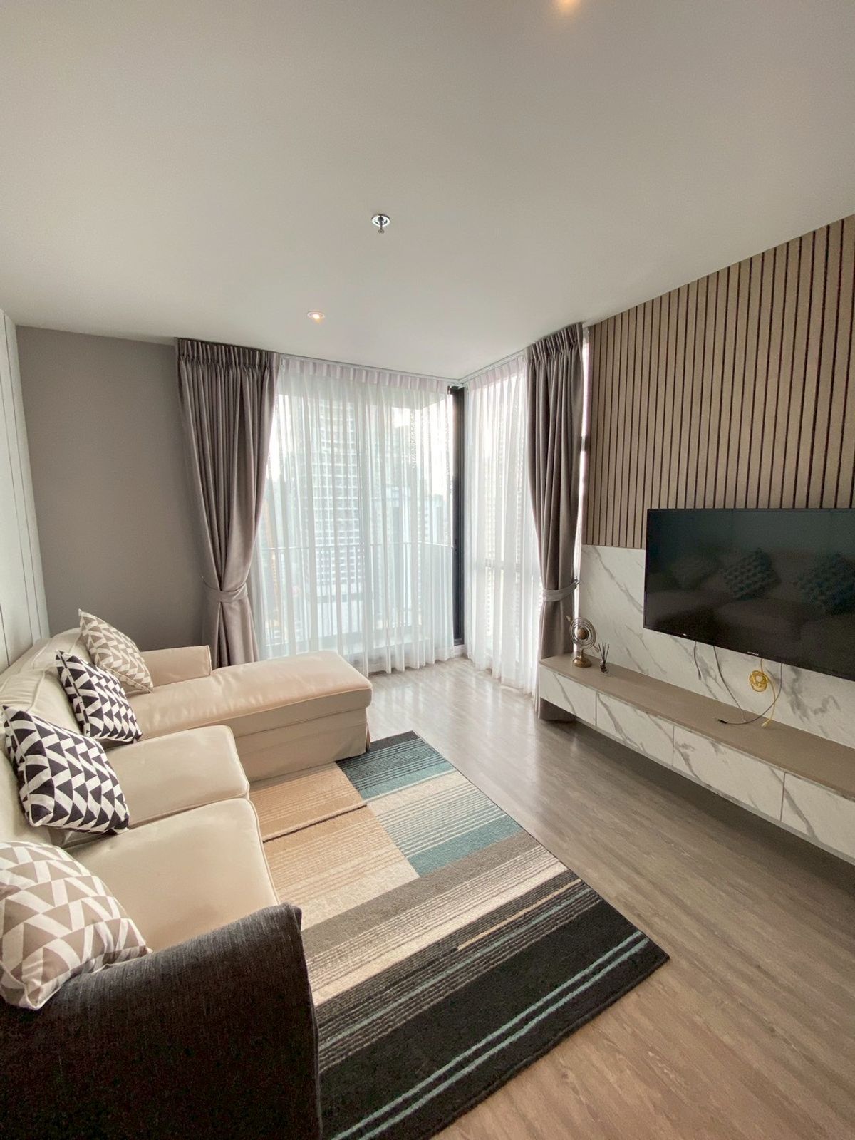 For RentCondoSukhumvit, Asoke, Thonglor : (For rent ) 2 Beds 2 Baths  71 Sqm.- Fully furnished, READY TO MOVE IN