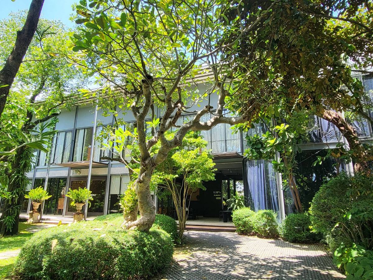 ขายบ้านปิ่นเกล้า จรัญสนิทวงศ์ : ขาย บ้าน ออฟฟิต หลังใหญ่ Modern loft style โดยนักออกแบบ หายากในโซนนี้ ขนาด 2 ไร่ 1 งาน 51 ตรว. พทชส 1,540 ตรม. ราคา 98,000,000