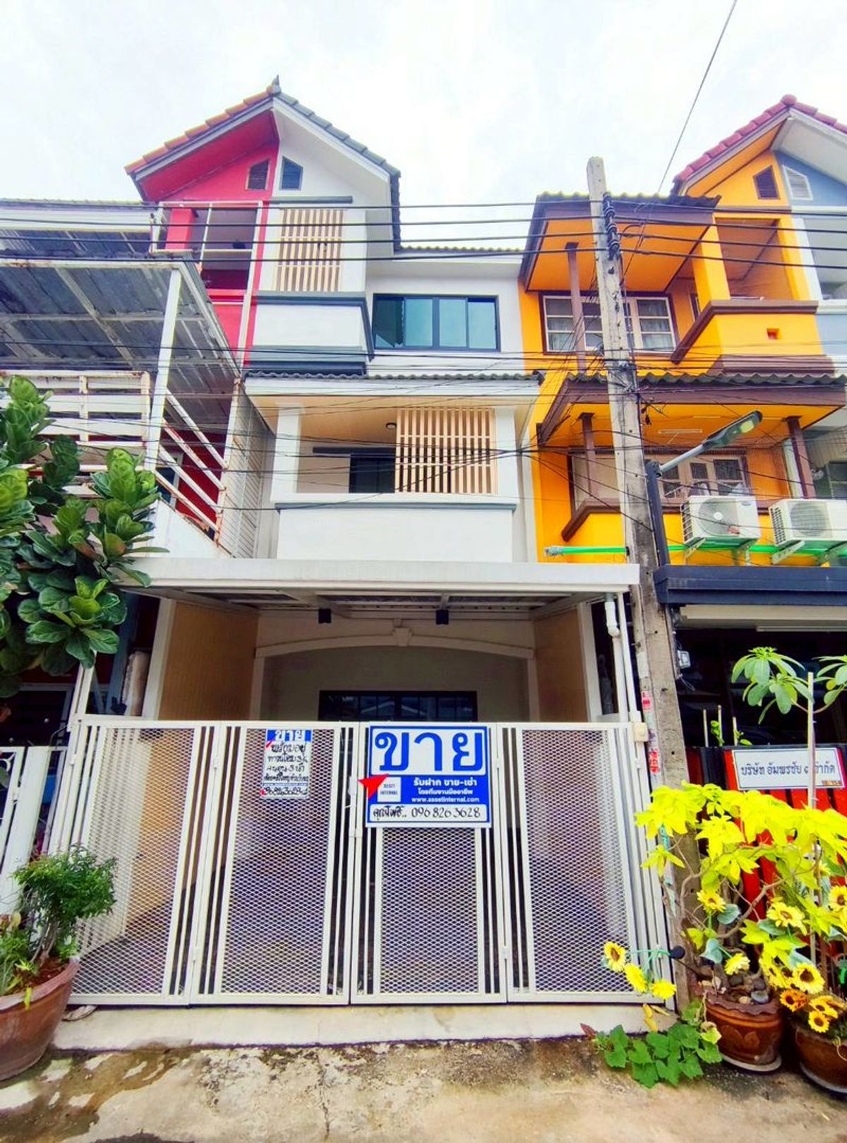 ขายทาวน์โฮมนวมินทร์ รามอินทรา : ขาย ทาวน์โฮม 3 ชั้น บ้านรามอินทรา 71 โครงการ 1 ขนาด 16.6 ตารางวา 4 ห้องนอน 3 ห้องน้ำ รีโนเวทใหม่ ใกล้แฟชั่นไอซ์แลนด์ แขวงท่าแร้ง เขตบางเขน กรุงเทพมหานคร