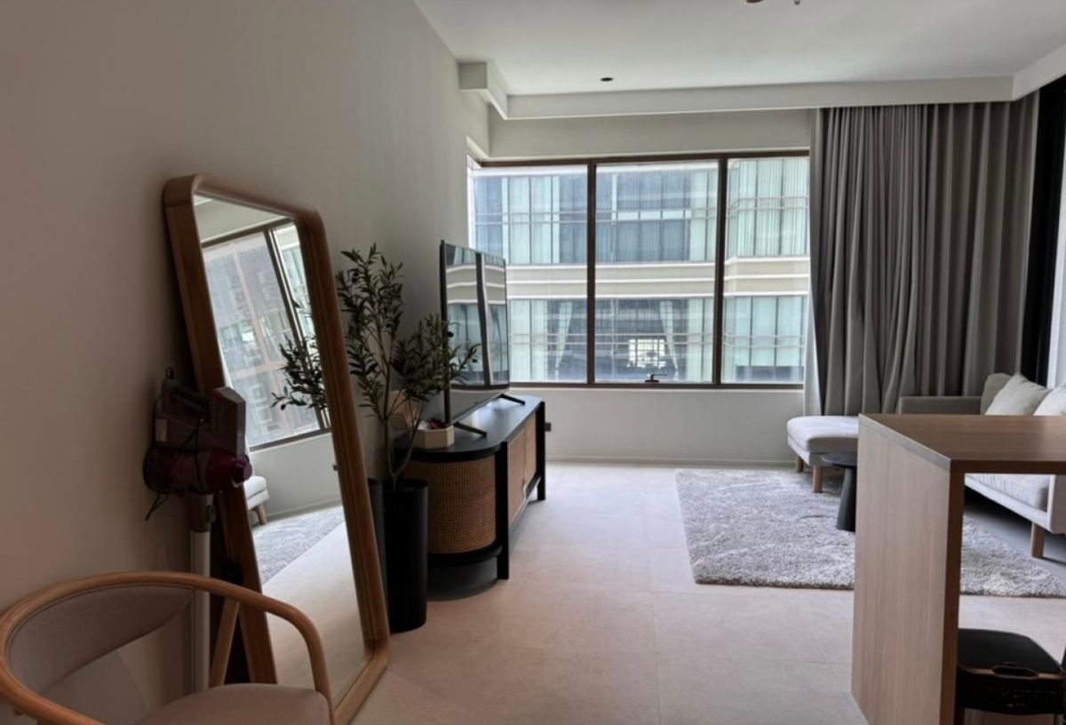 For RentCondoSukhumvit, Asoke, Thonglor : Rent the Emporio Place, beautiful, good location, ready to be near BTS Phrom Phong. Interested in Atline.@841QLNR