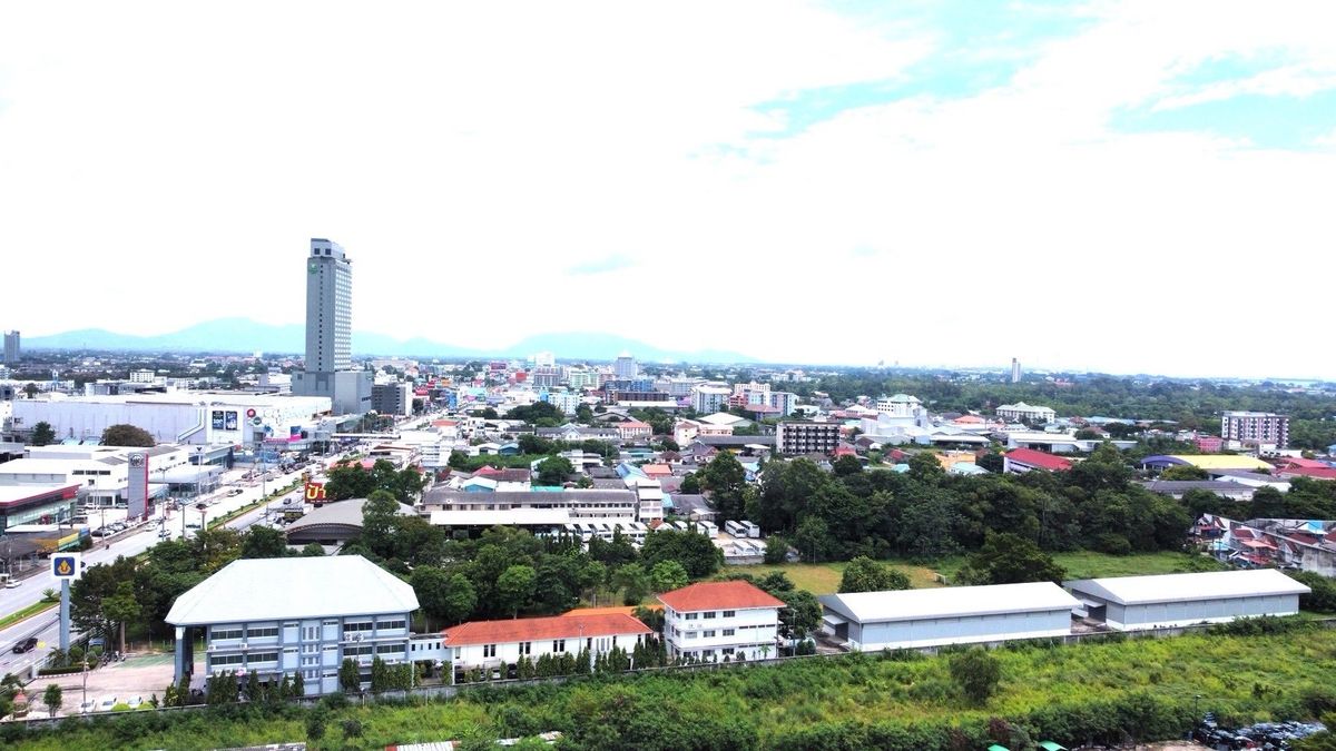 For SaleShowroomRayong : 📍 Land for sale 10 rai on Sukhumvit - Rayong in the heart of Rayong