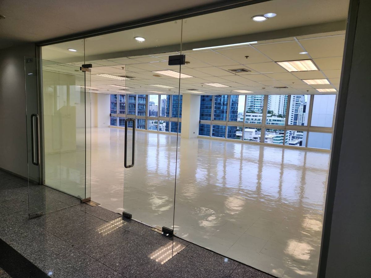 For RentOfficeSukhumvit, Asoke, Thonglor :  Office next to the main road, Soi Thonglor, for rent!!!