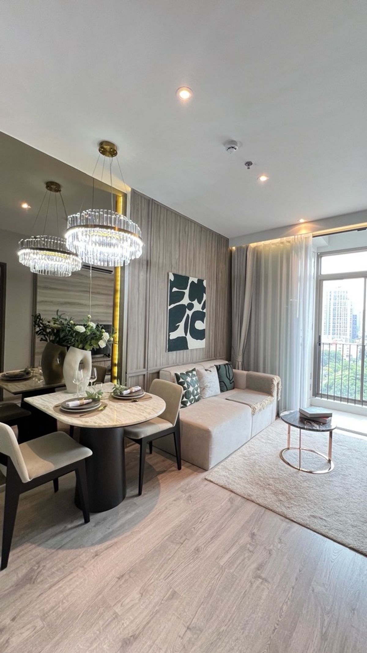For SaleCondoSukhumvit, Asoke, Thonglor : New Condo 280 m. BTS EKKAMAI DOUBLE BALCONY 35 SQ.M. Start 5.99 MB in the heart of Ekkamai. Good rental. YEILD 7% with free furniture, transfer date 💰