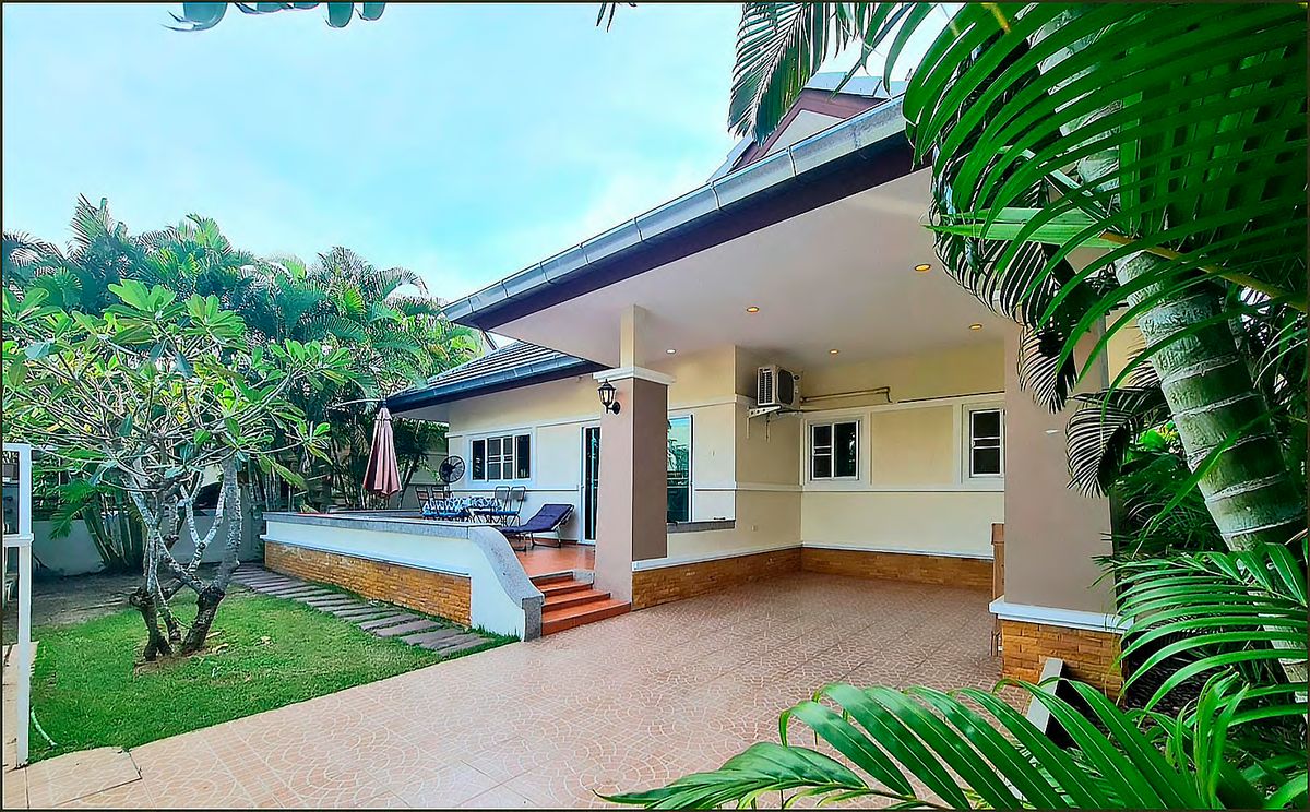 บ้านหัวหิน ประจวบคีรีขันธ์ : For sale is a wonderful house in a guarded village Emerald Green