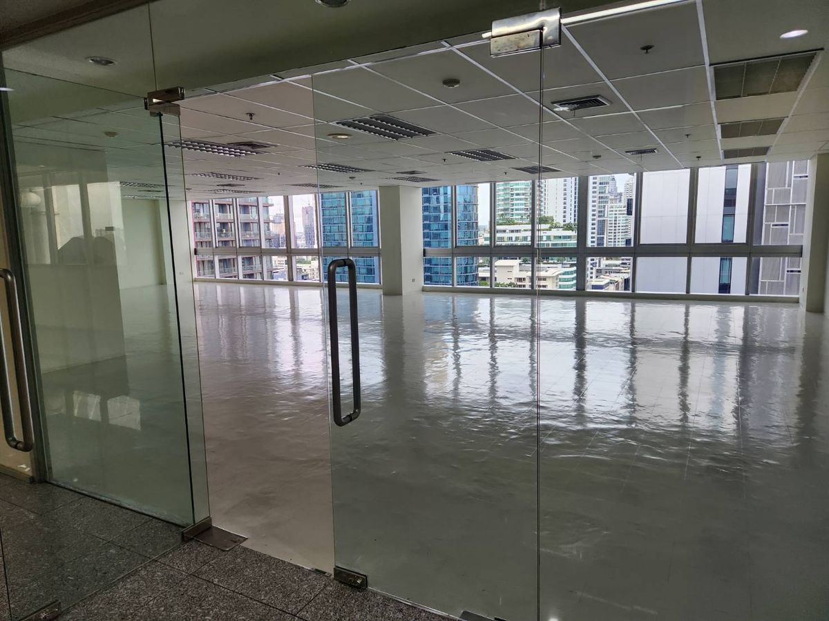 For RentOfficeSukhumvit, Asoke, Thonglor :  Office next to the main road, Soi Thonglor, for rent!!!