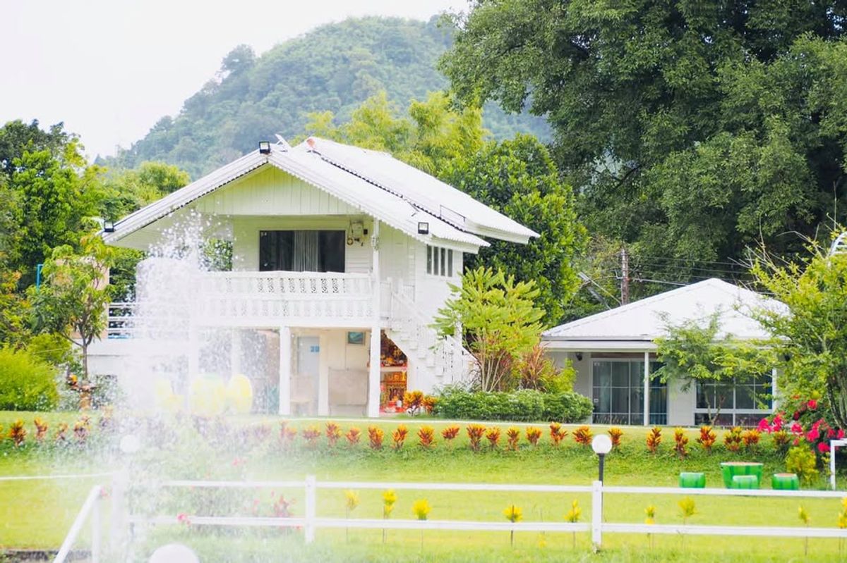 ขายกิจการโรงแรม & กิจการอพาร์ตเมนต์นครนายก : ขายรีสอร์ท บ้านพัก 7 หลัง ทำเลเขาล้อมรอบ ติดน้ำตกสาริกา