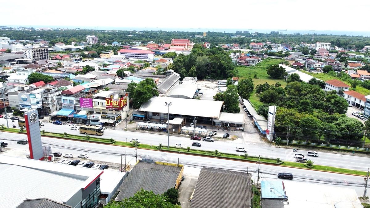 For SaleShowroomRayong : 📍 Land for sale 10 rai on Sukhumvit - Rayong in the heart of Rayong