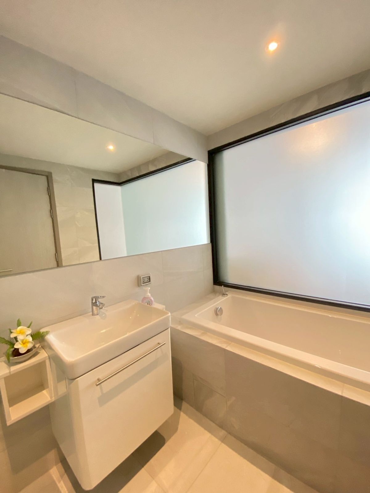 For RentCondoSukhumvit, Asoke, Thonglor : (FOR RENT) RHYTHM Ekkamai I 2-BR, Fully Furnished & Equipped. Near 🚆BTS Ekkamai																									