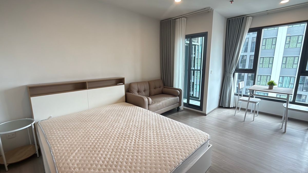 For RentCondoKhlongtoei, Kluaynamthai : ASPIRE Sukhumvit - Rama 4 condo on Rama 4 Road, near BTS Phra Khanong, about 600 meters.
