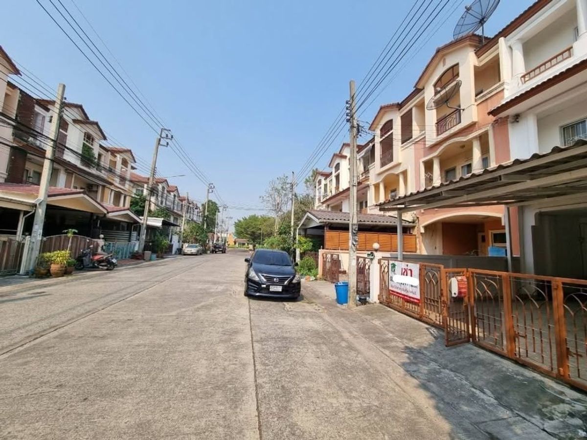For RentTownhomeLadkrabang, Suwannaphum Airport : 3-story townhome with beautiful decorative furniture for rent in Prawet-Suan Luang Near Ramkhamhaeng University Bang Na Campus only 2.2 km.