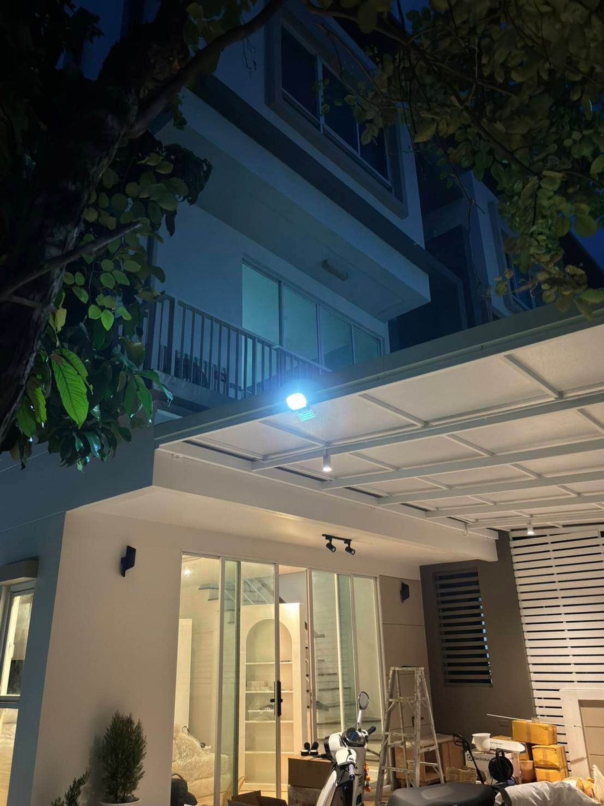 ให้เช่าทาวน์โฮมเกษตรศาสตร์ รัชโยธิน : ทาวน์โฮม 3 ชั้น ห้องมุม รีโนเวทใหม่ ตกแต่งสวยงาม ให้เช่า ย่านรัชโยธิน-รัชดา ใกล้BTS รัชโยธิน เพียง 1.3 กม.