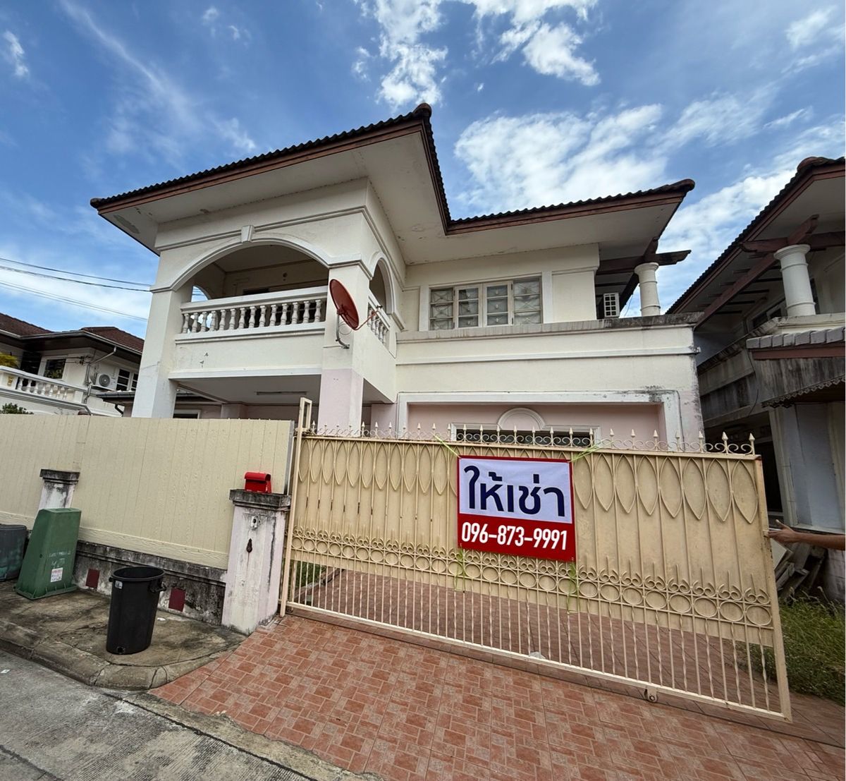ให้เช่าบ้านบางแค เพชรเกษม : ให้เช่าบ้านเดี่ยวพื้นที่ใช้สอยเยอะมาก มีที่จอดรถในตัว บางแวก เขตภาษีเจริญ 
