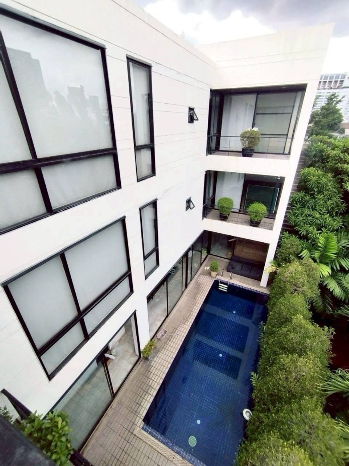 ให้เช่าบ้านอารีย์ อนุสาวรีย์ : House for Rent with pool in Ari