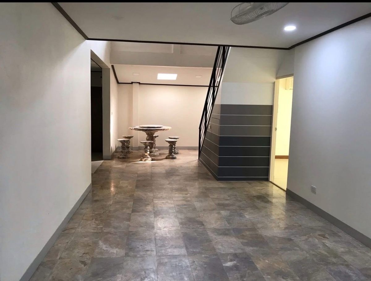 ขายบ้านรัชดา ห้วยขวาง : 📢👇 ขายด่วน! ราคาดีมาก ทำเลทองใจกลางห้วยขวาง บ้านชั้นเดียวครึ่ง เหมาะสำหรับอยู่อาศัย ปล่อยเช่าระยะยาว หรือทำ Airbnb