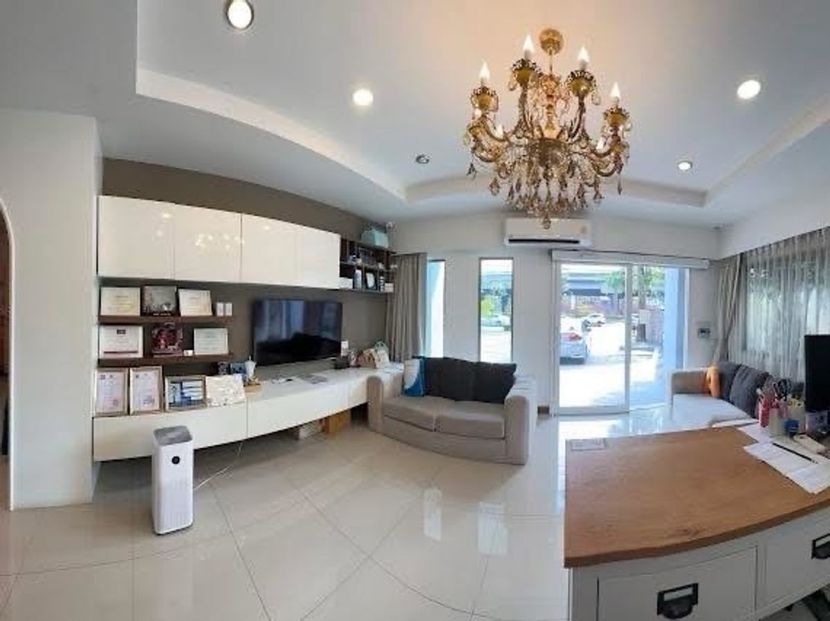 For RentRetail SpaceYothinpattana,CDC : Rent a house, do business, office clinic, spine, office, office, showroom Business emphasizes the storefront And guidelines Along the Ram Inthra Bangkok Express Road, 8 parking spaces