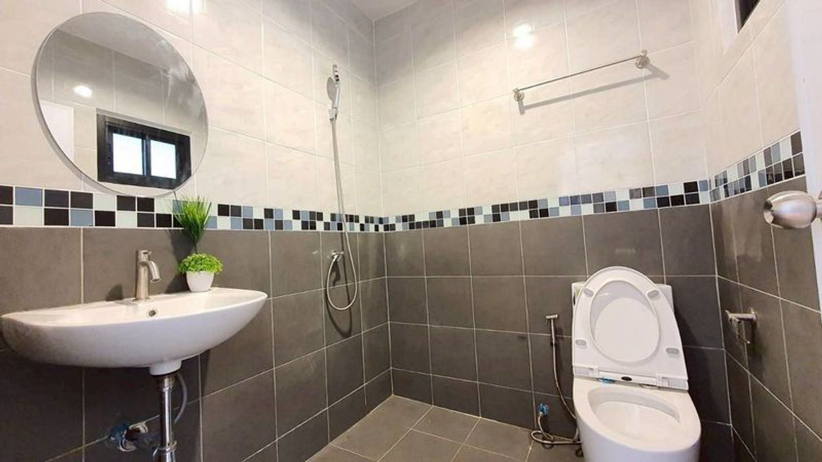 For SaleTownhomePathum Thani,Rangsit, Thammasat : 2 -story townhouse, Pruksa University 13, Khlong Sam, 18 square wah, 3 bedrooms, ready to enter Khlong Sam Subdistrict, Khlong Luang District Pathum Thani Province