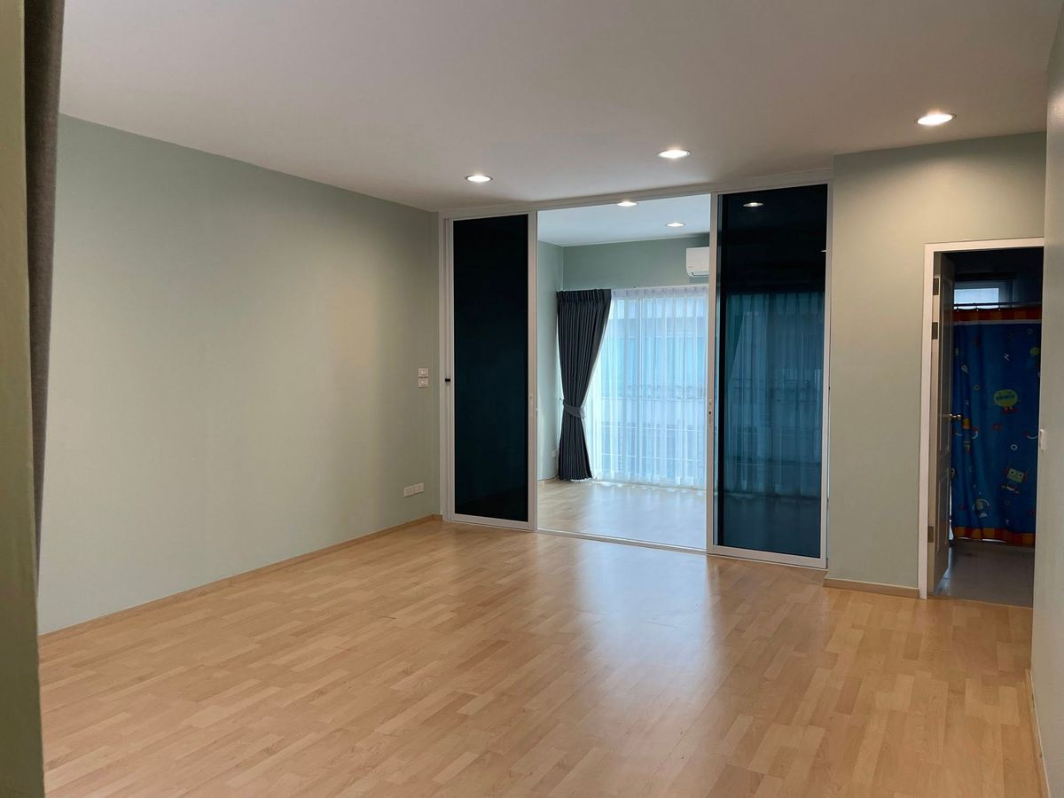 For RentTownhomePattanakan, Srinakarin : P-2754 Urgent rent! Townhome NOBLE Cube Development is ready.