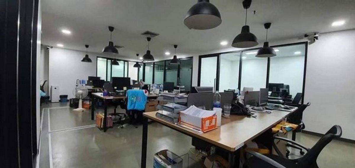 For SaleCondoSathorn, Narathiwat : Urgent sale, condo, corner room, ITF Silom Palace, size 147 sqm. Improve an office office near BTS Chong Nonsi only 200 meters.