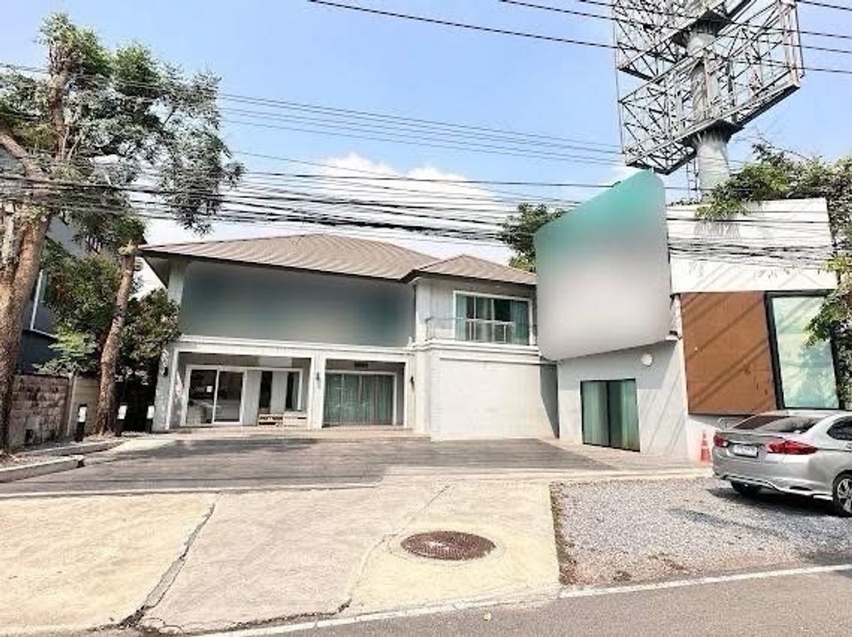 For RentRetail SpaceYothinpattana,CDC : Rent a house, do business, office clinic, spine, office, office, showroom Business emphasizes the storefront And guidelines Along the Ram Inthra Bangkok Express Road, 8 parking spaces