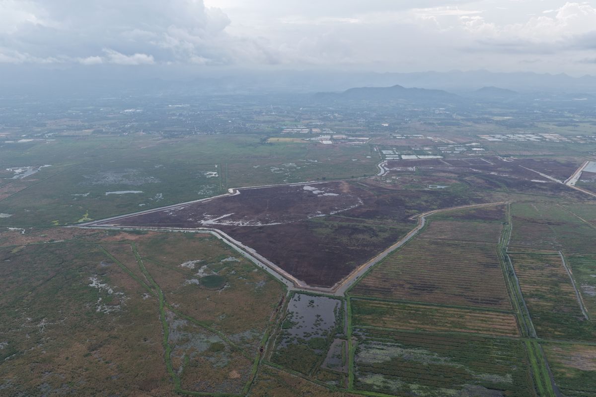 For SaleLandHuahin, Prachuap Khiri Khan, Pran Buri : Land for sale of 2023 rai. The land is located in Sila Loi Subdistrict, Pranburi District, Prachuap Khiri Khan Province. (Ban Nong Chong) away from Petchkasem Road, 268 distance 3 km.